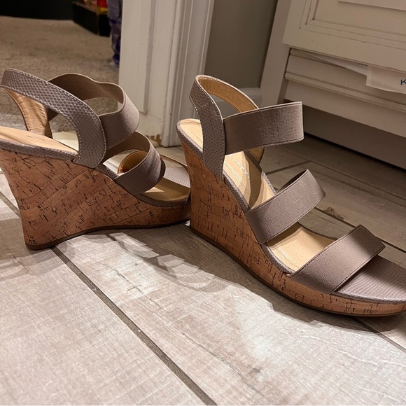 CL by‎ Laundry Taupe Strappy Heels - Picture 4 of 8